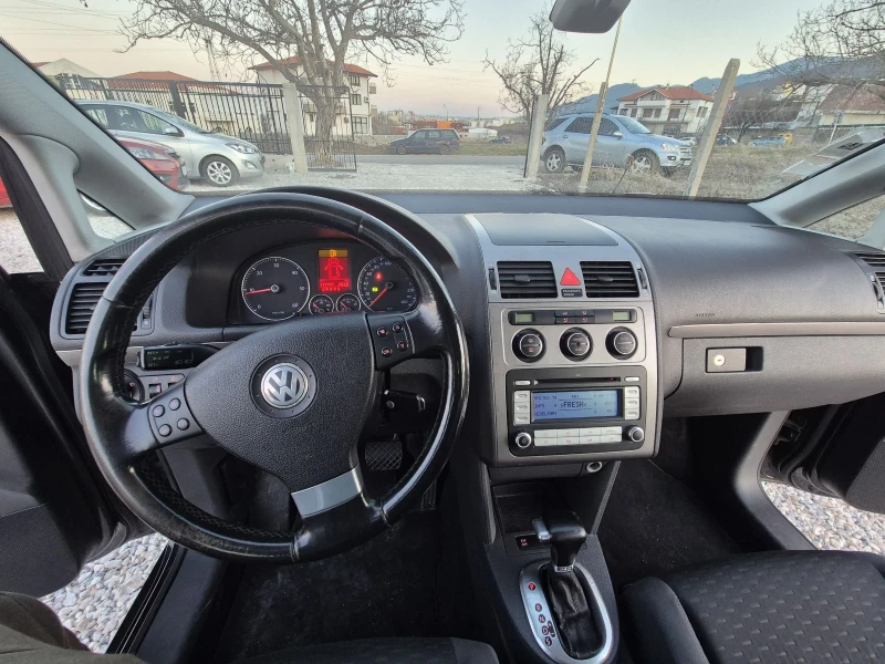 VW Touran 1.9 TDI, снимка 8 - Автомобили и джипове - 49044359