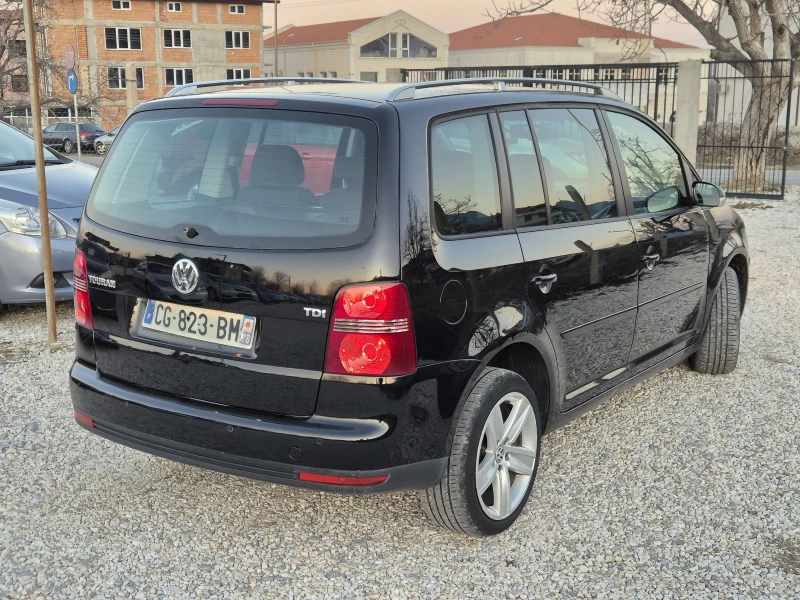 VW Touran 1.9 TDI, снимка 5 - Автомобили и джипове - 49044359