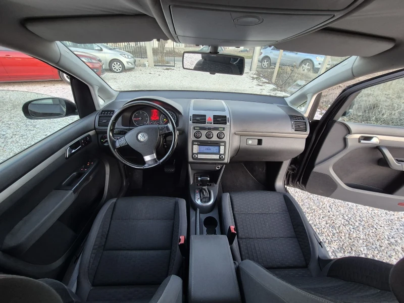 VW Touran 1.9 TDI, снимка 10 - Автомобили и джипове - 49044359