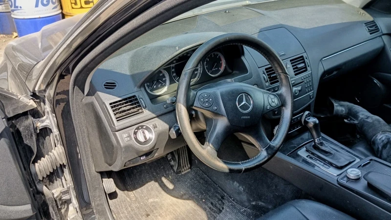 Mercedes-Benz C 220, снимка 9 - Автомобили и джипове - 51676058