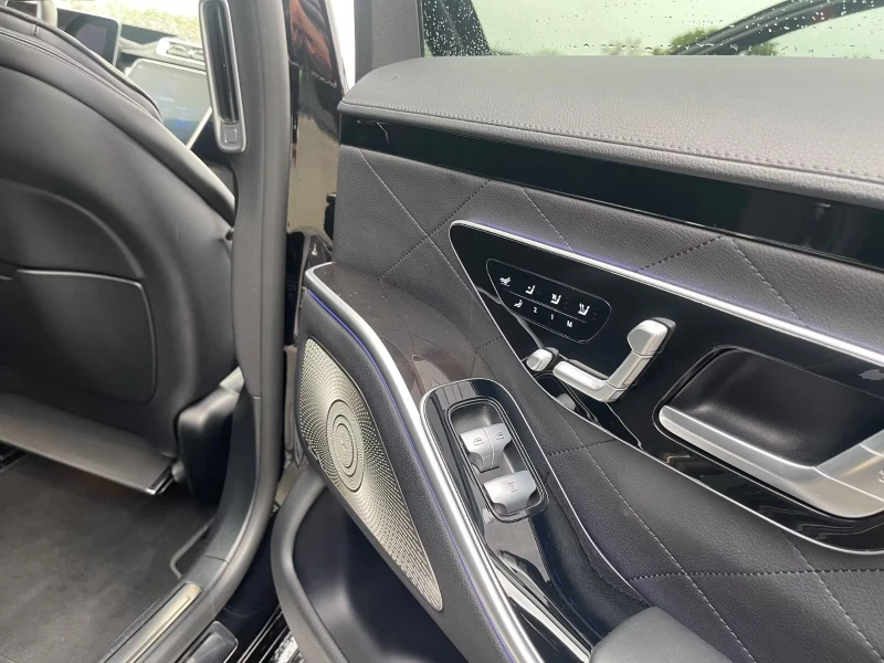 Mercedes-Benz S 580 e/AMG/510HP/NIGHT-P./LONG/HUD/PANO/360/ACC/826f, снимка 16 - Автомобили и джипове - 52036255