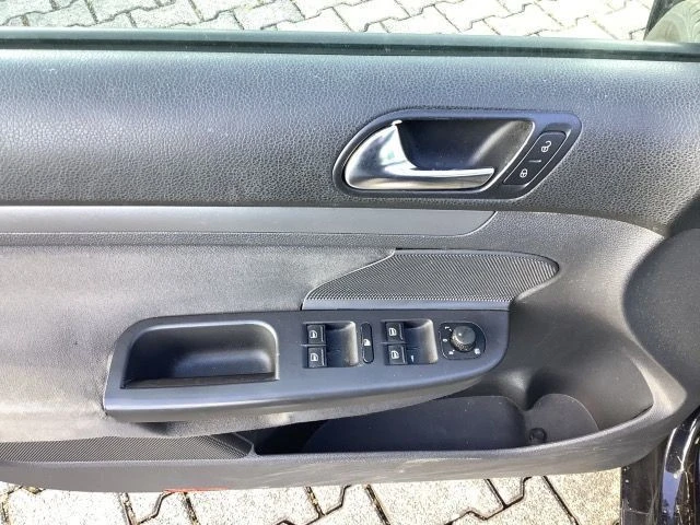 VW Golf 1.9 TDI BLS Германия Нави Климатроник 1-Собственик, снимка 10 - Автомобили и джипове - 54046141