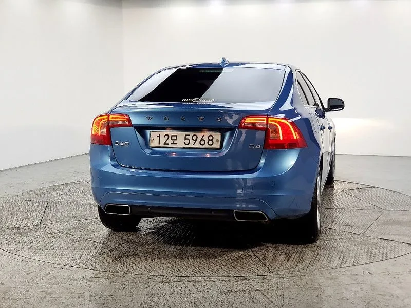 Volvo S60, снимка 3 - Автомобили и джипове - 54326558