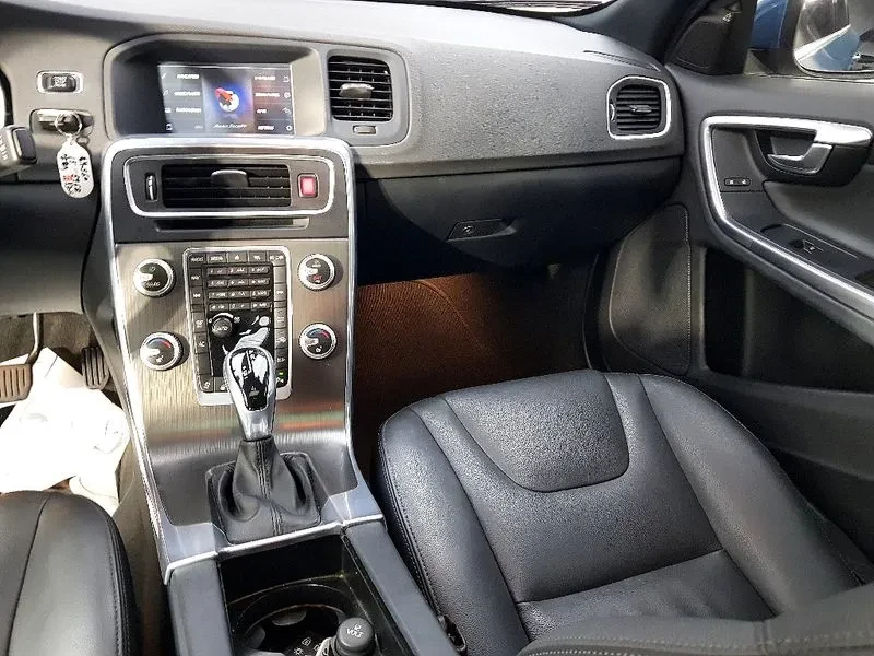 Volvo S60, снимка 10 - Автомобили и джипове - 54326558