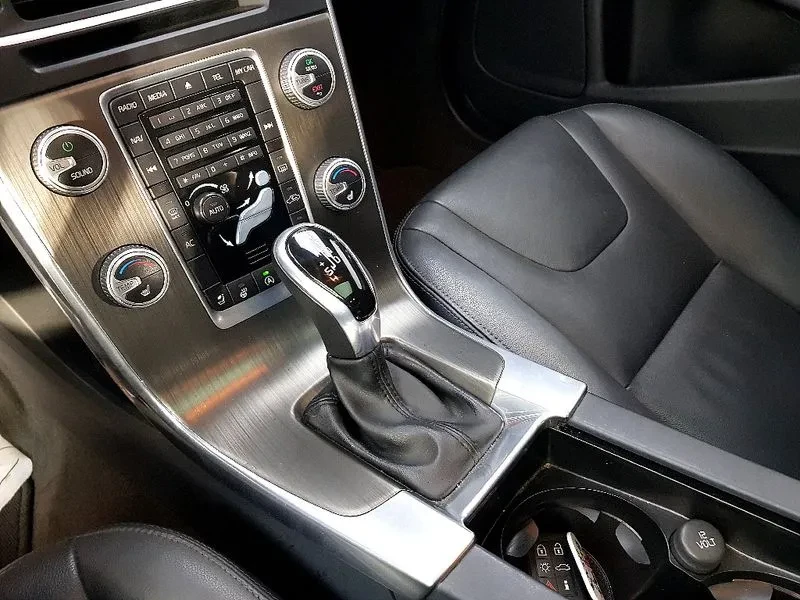 Volvo S60, снимка 13 - Автомобили и джипове - 54326558