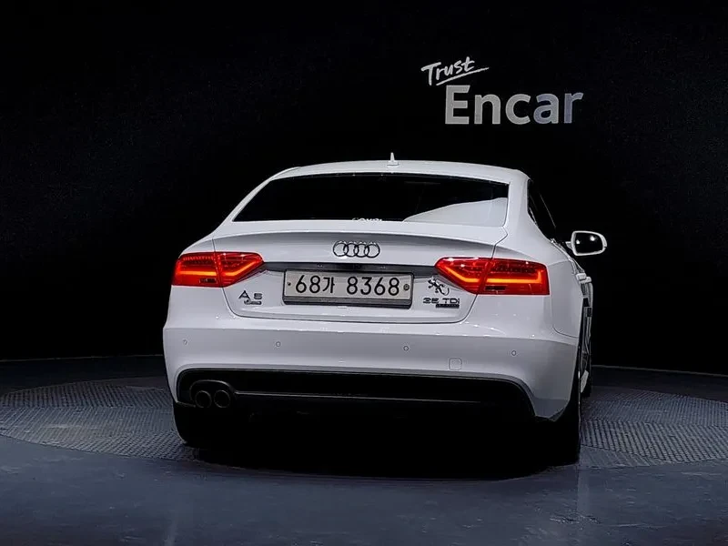 Audi A5 2.0 TDI Quattro, снимка 8 - Автомобили и джипове - 55032580