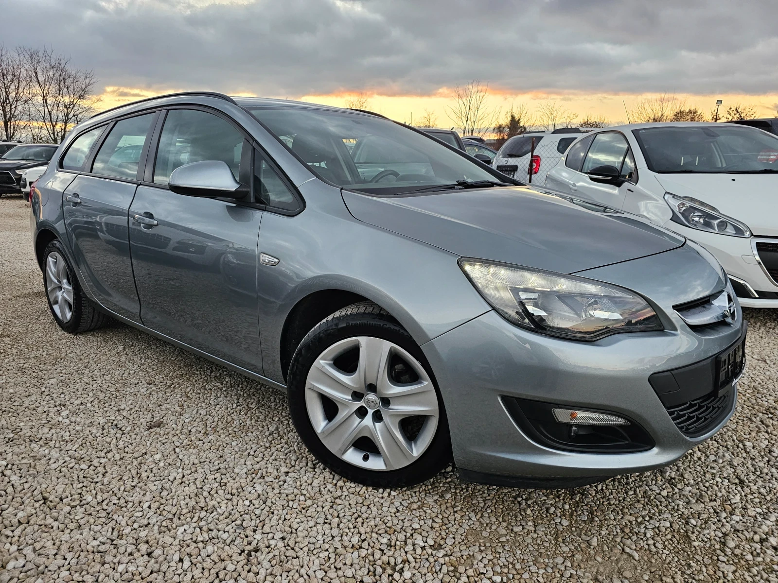 Opel Astra 1.4T, GPL, Cosmo, Facelift  - изображение 3