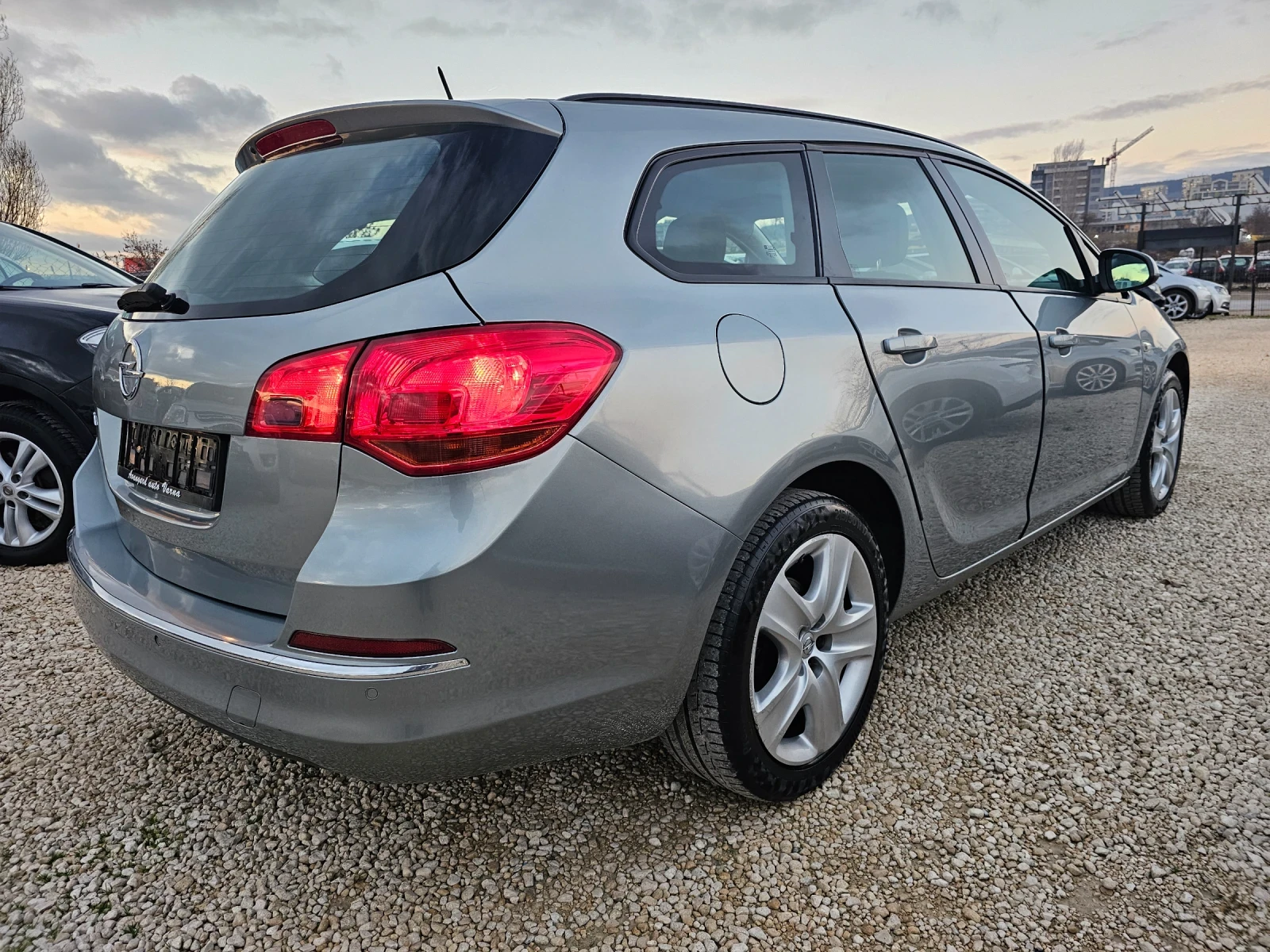 Opel Astra 1.4T, GPL, Cosmo, Facelift  - изображение 4