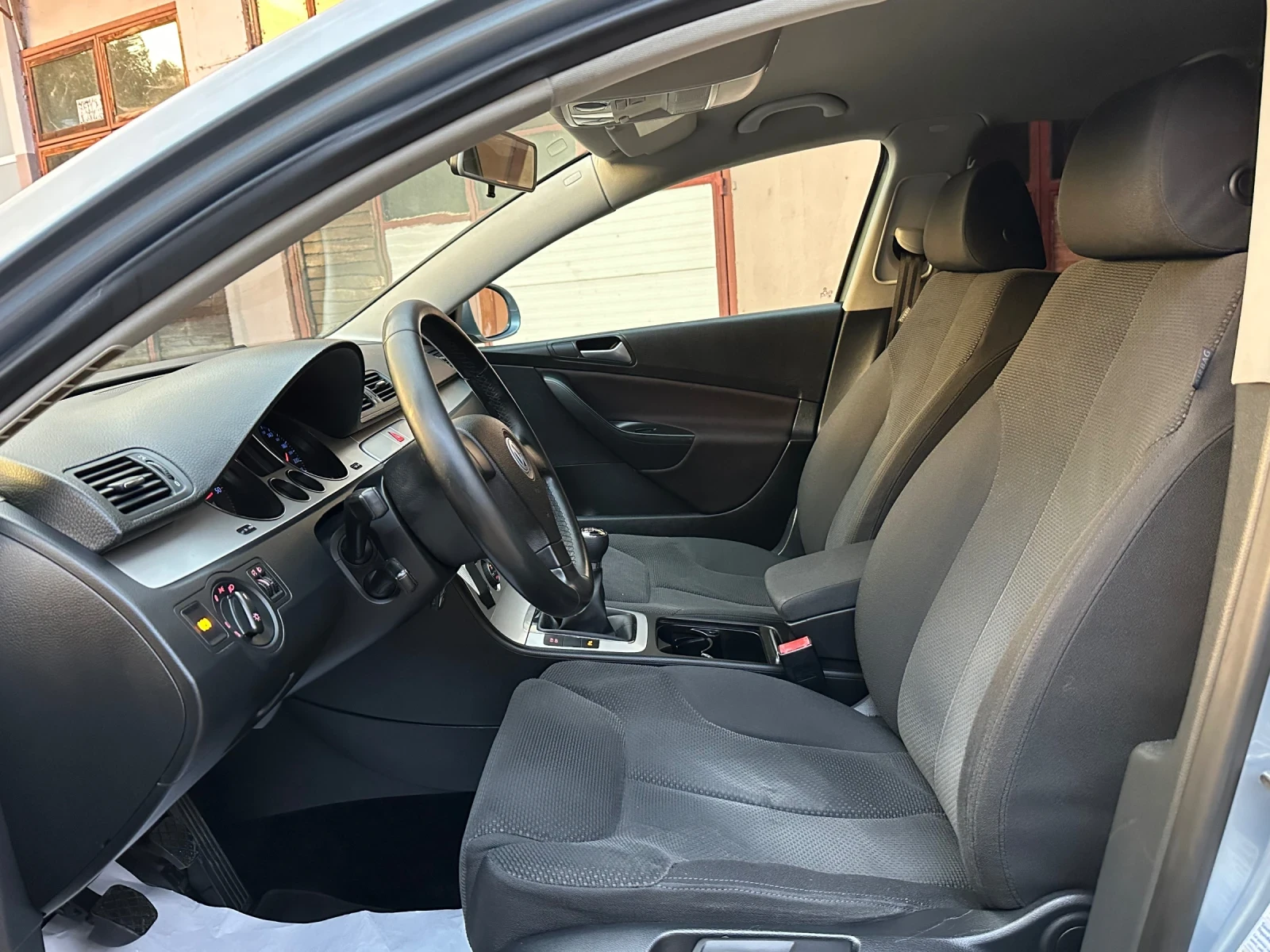 VW Passat 1.9TDI Много Запазен - изображение 9