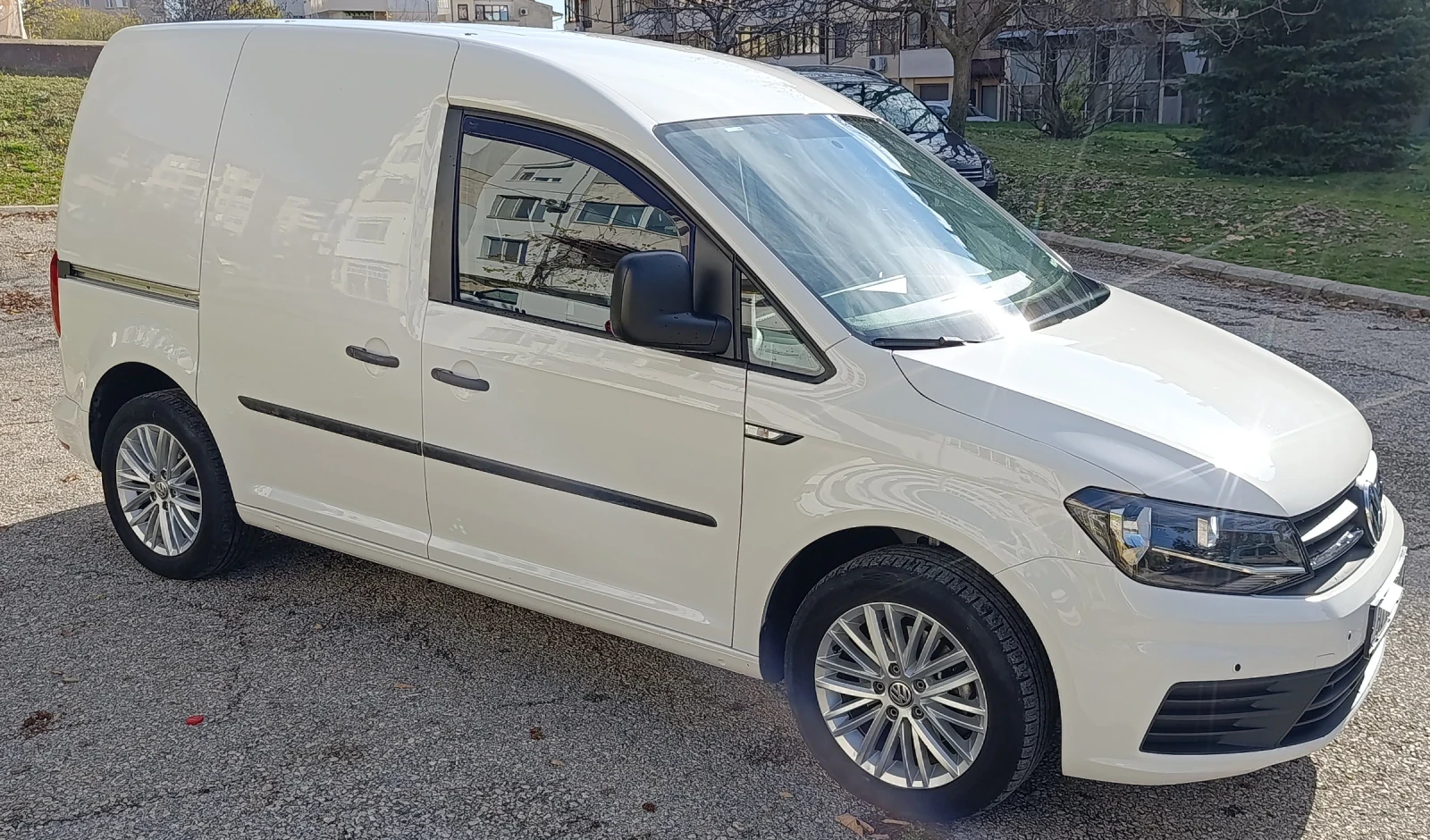 VW Caddy 2.0TDI 102к.с.DSG - изображение 6