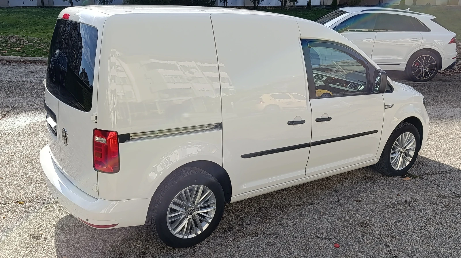 VW Caddy 2.0TDI 102к.с.DSG - изображение 9