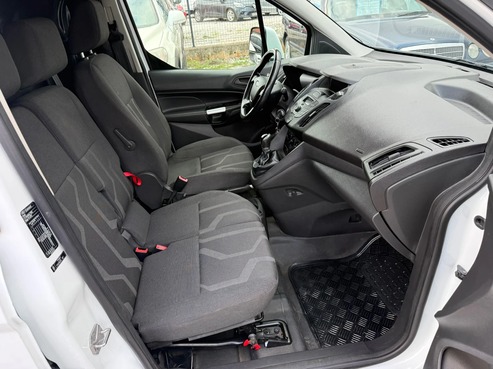 Ford Connect 1.5TDCI LONG, снимка 9 - Автомобили и джипове - 54030864