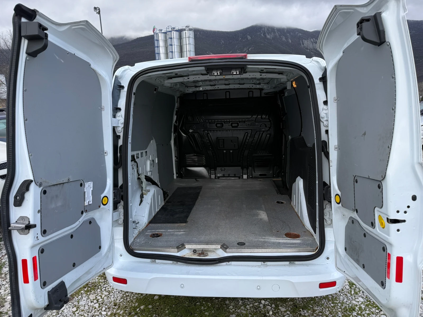 Ford Connect 1.5TDCI LONG, снимка 12 - Автомобили и джипове - 54030864