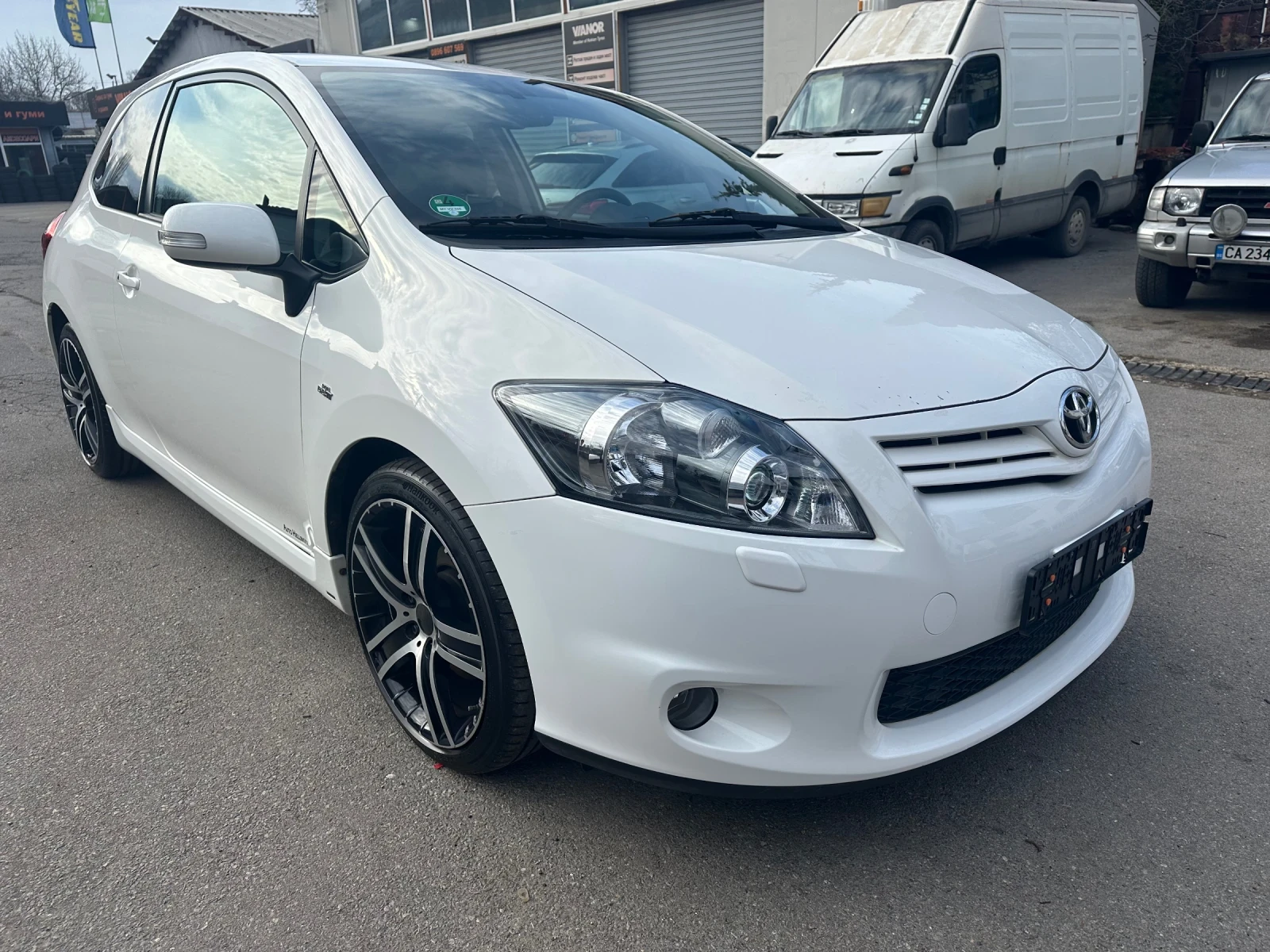 Toyota Auris, снимка 2 - Автомобили и джипове - 54089246