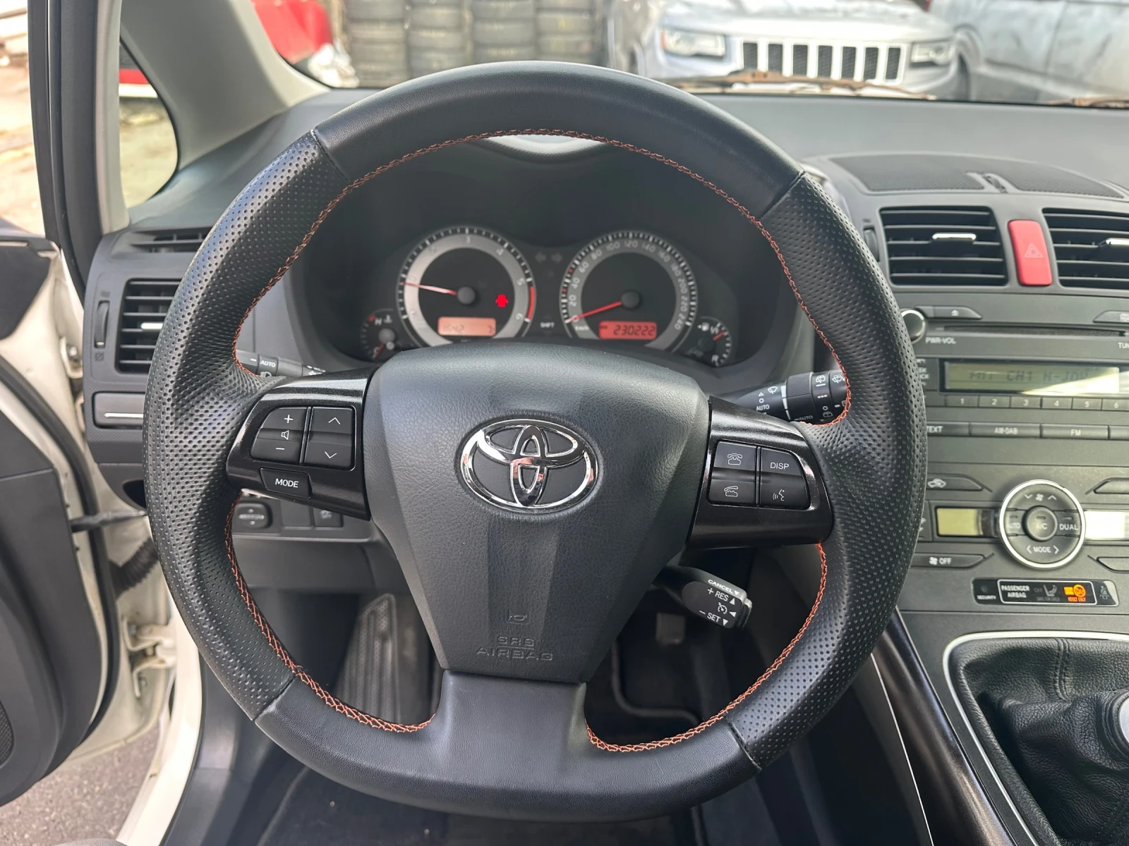 Toyota Auris, снимка 9 - Автомобили и джипове - 54089246