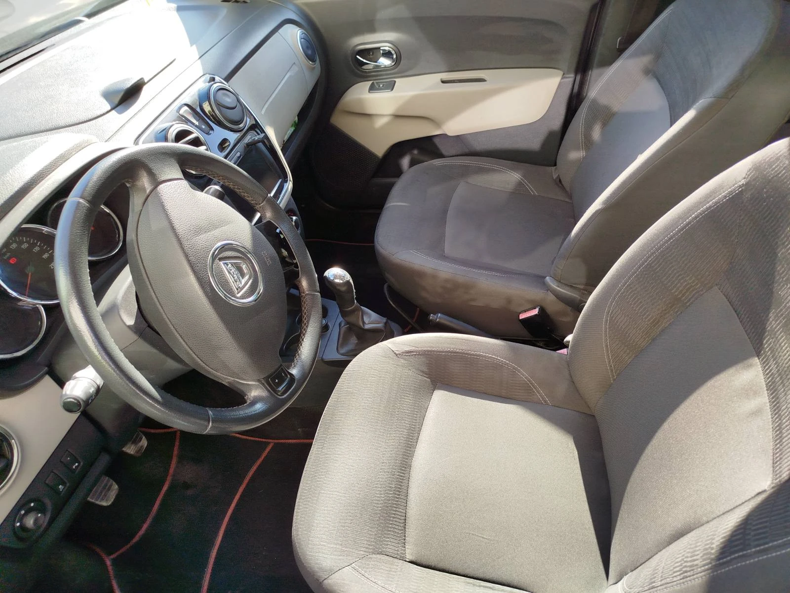 Dacia Lodgy, снимка 5 - Автомобили и джипове - 54305398