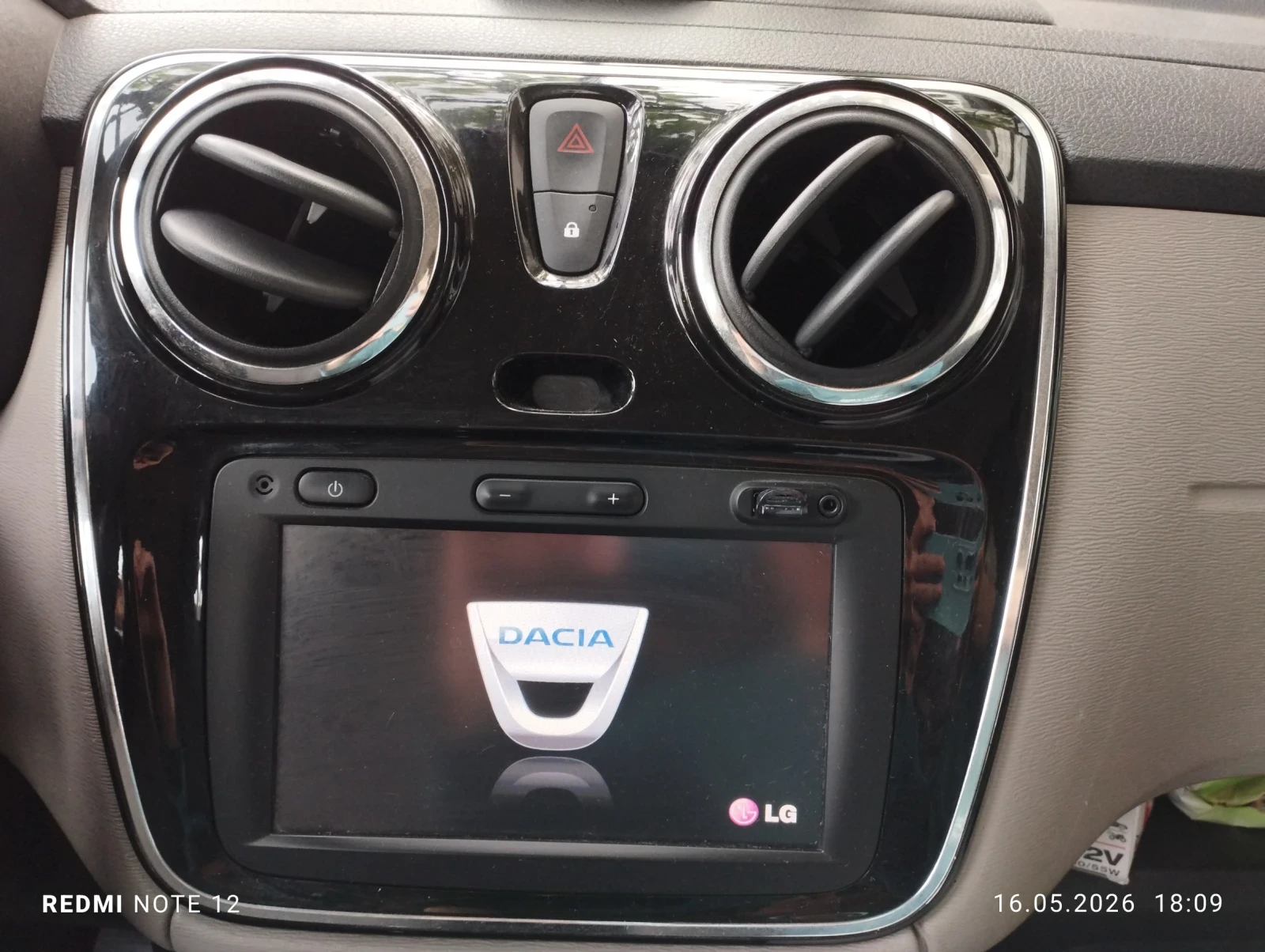 Dacia Lodgy 7 МЕСТА | 115 КС | 1.2 TCe , снимка 8 - Автомобили и джипове - 54305398