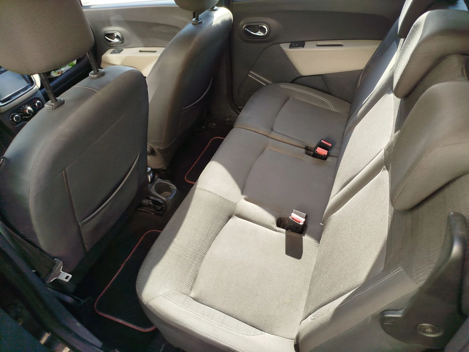 Dacia Lodgy, снимка 6 - Автомобили и джипове - 54305398