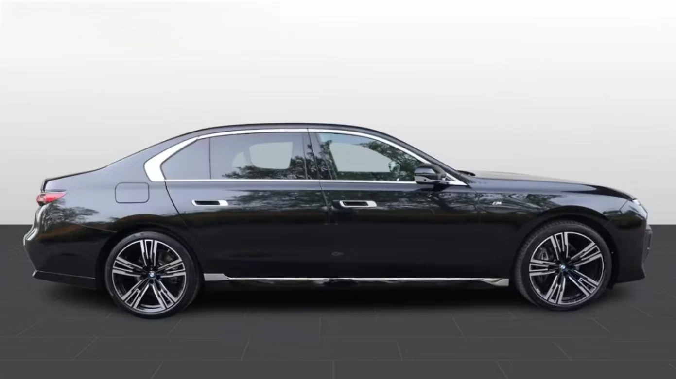 BMW 740 M-Sport xDrive, снимка 3 - Автомобили и джипове - 54789867