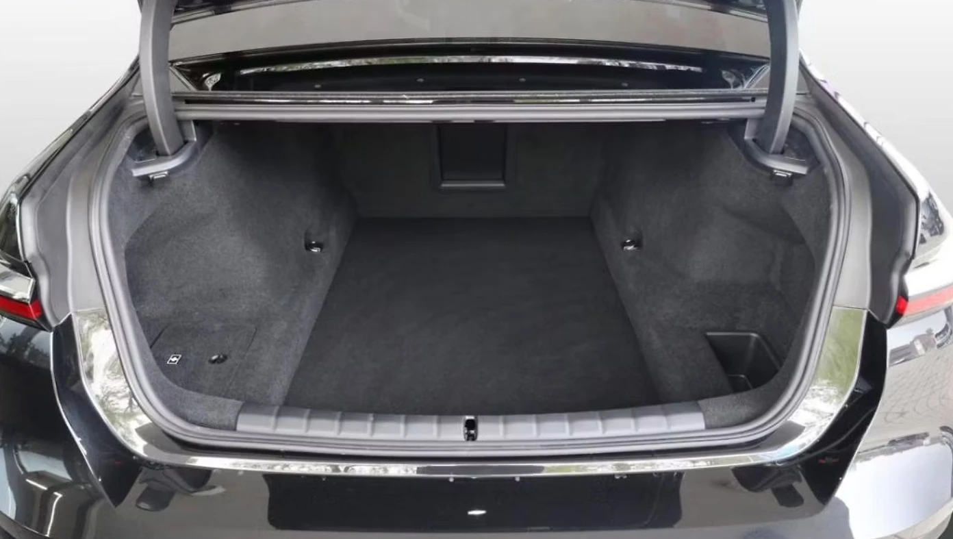 BMW 740 M-Sport xDrive, снимка 11 - Автомобили и джипове - 54789867