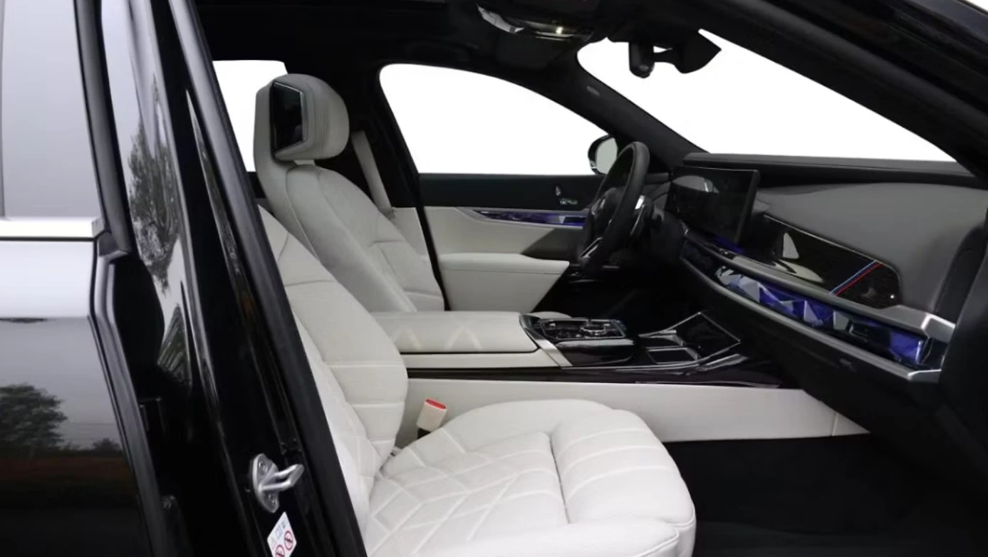 BMW 740 M-Sport xDrive, снимка 8 - Автомобили и джипове - 54789867