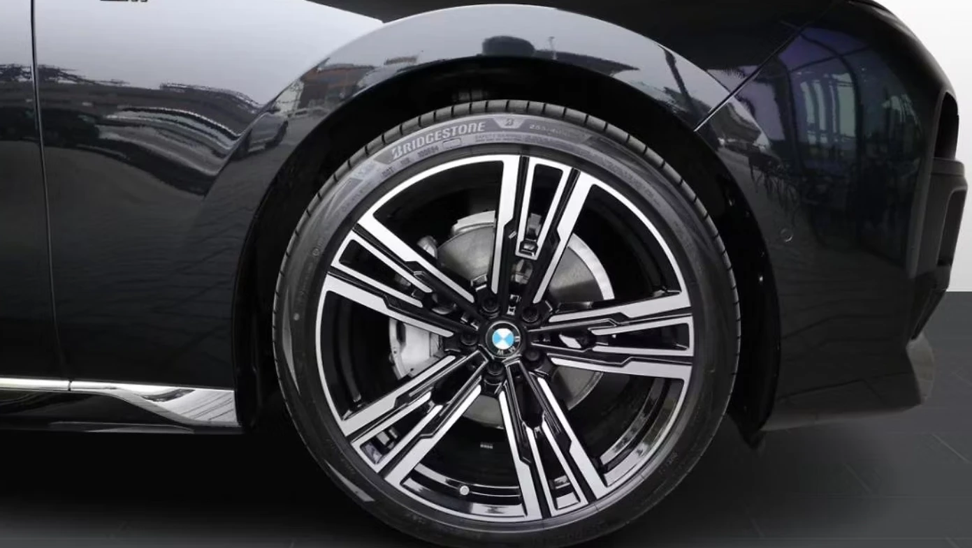 BMW 740 M-Sport xDrive, снимка 2 - Автомобили и джипове - 54789867
