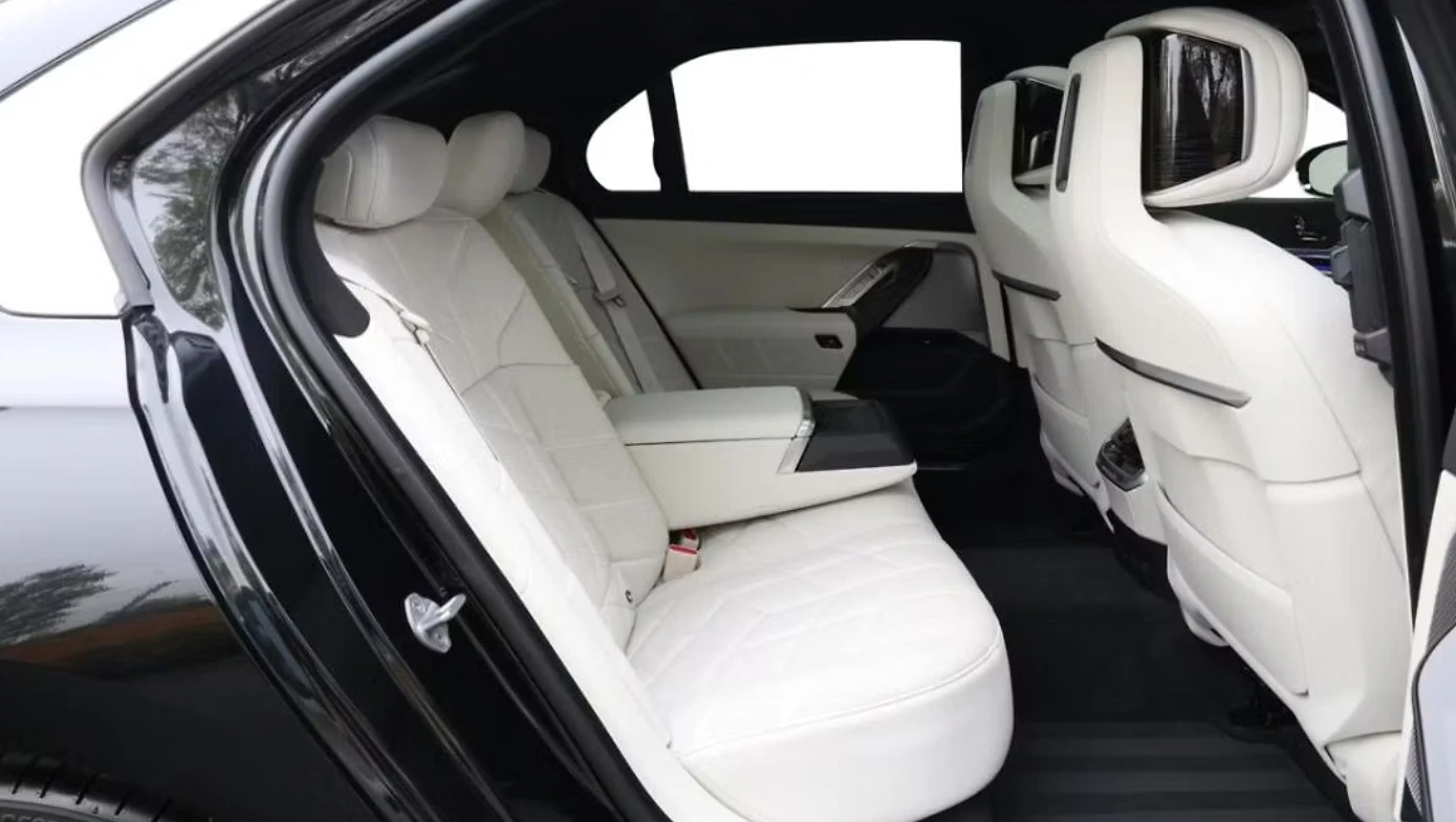 BMW 740 M-Sport xDrive, снимка 9 - Автомобили и джипове - 54789867