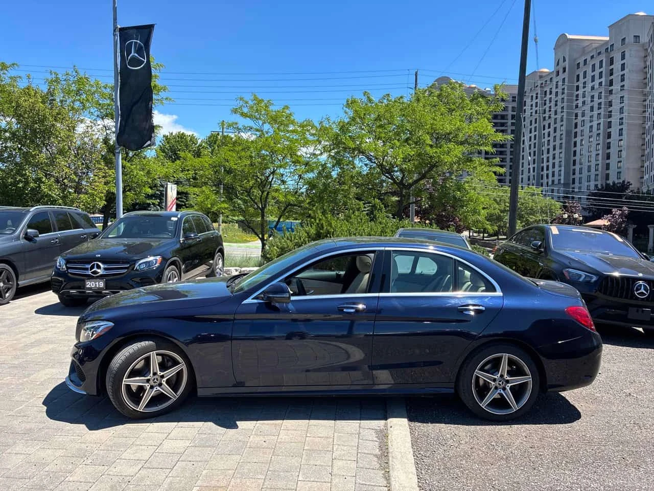 Mercedes-Benz C 300 ПОДГРЕВИ * ПАНО * KEYLESS * CARFAX * АВТОКРЕДИТ, снимка 2 - Автомобили и джипове - 55015474