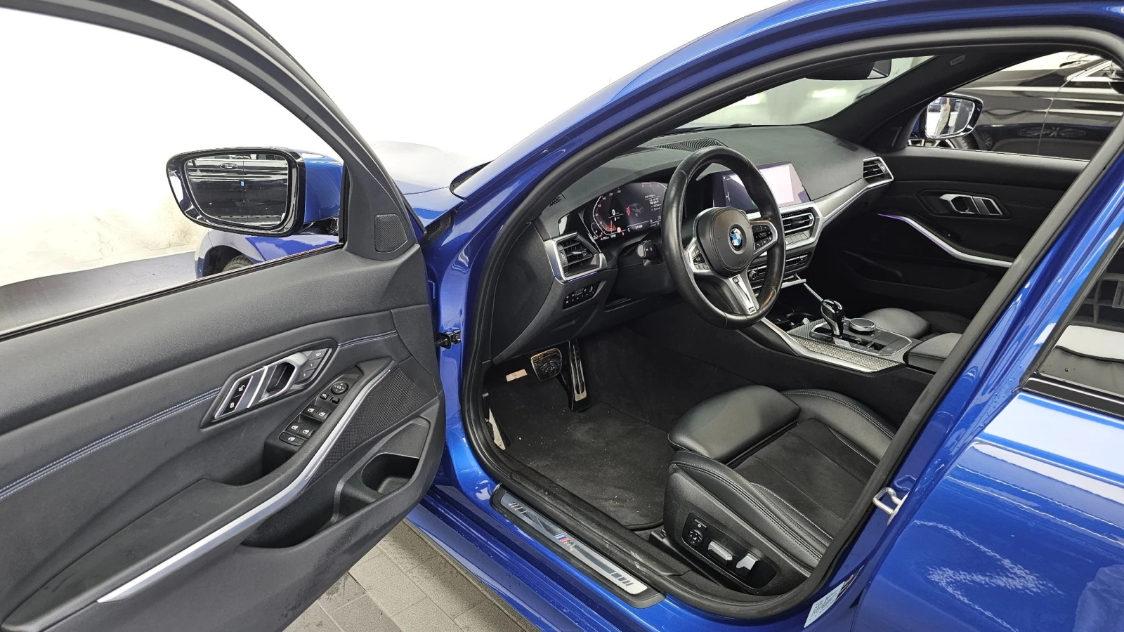 BMW 320 d M Sport, снимка 10 - Автомобили и джипове - 55477222