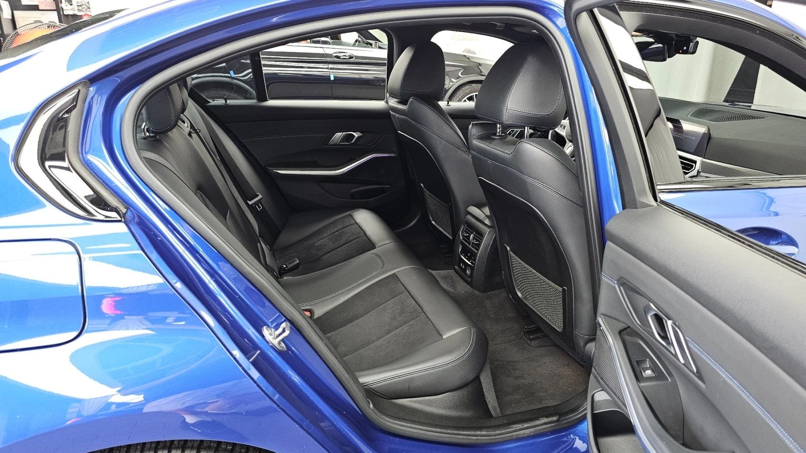 BMW 320 d M Sport, снимка 12 - Автомобили и джипове - 55477222