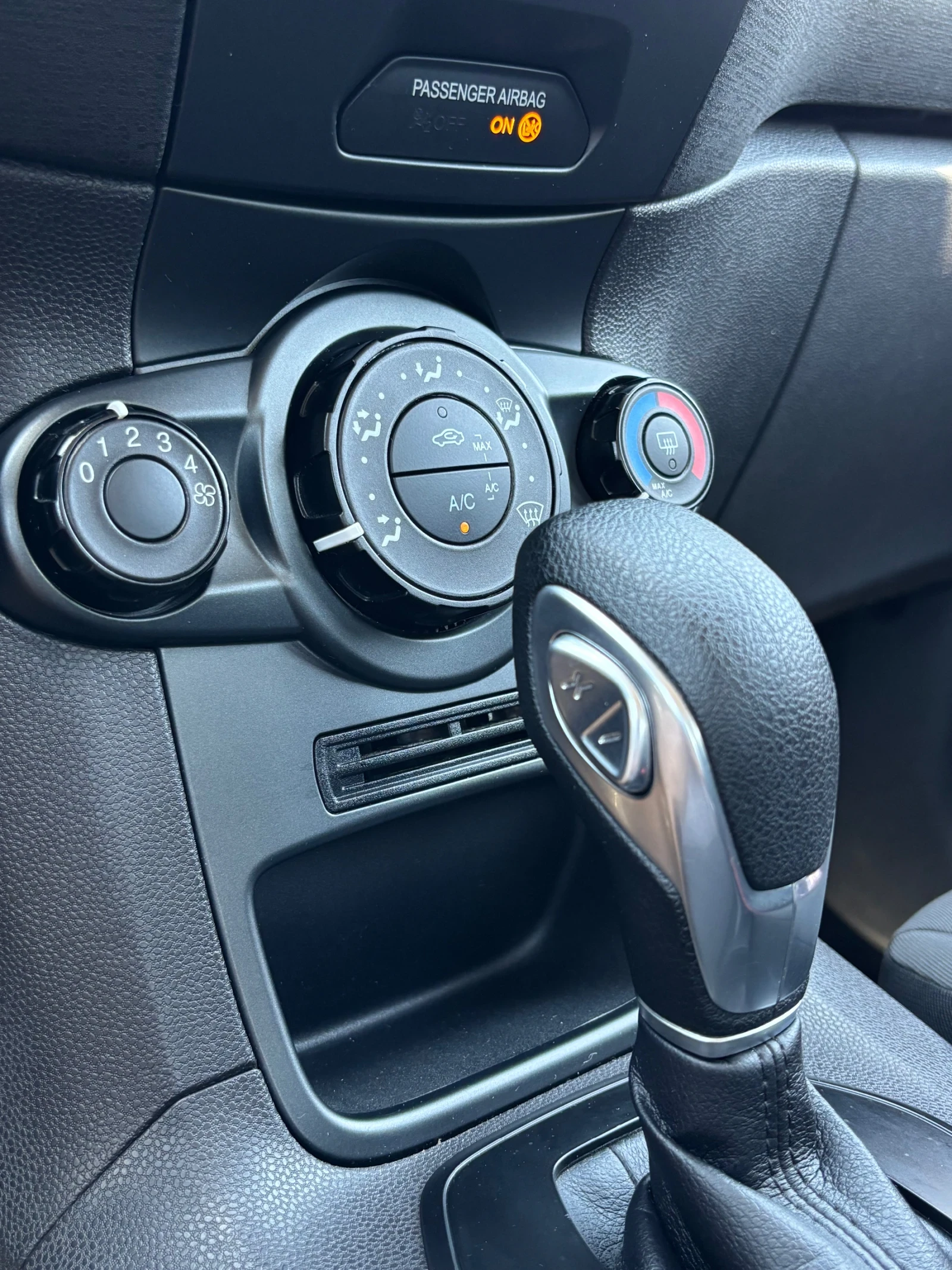 Ford Fiesta EcoBoost , снимка 9 - Автомобили и джипове - 56221895