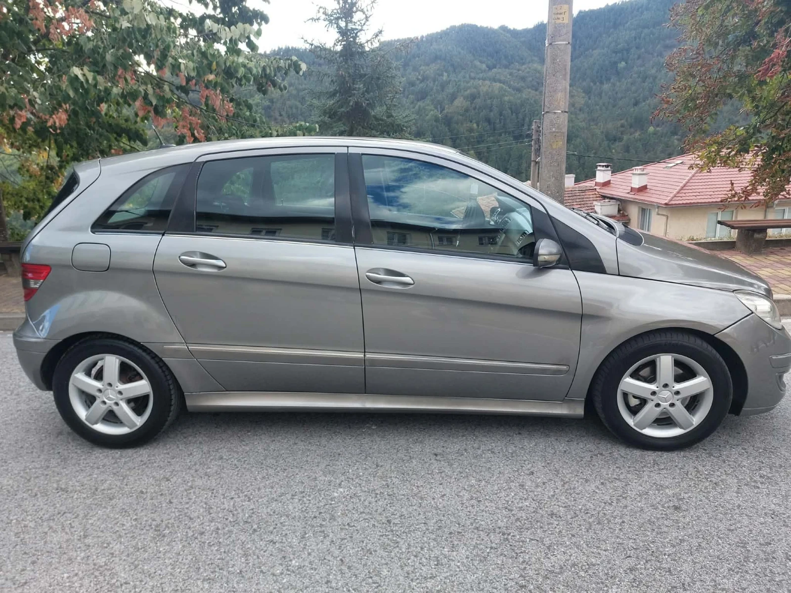 Mercedes-Benz B 180, снимка 4 - Автомобили и джипове - 56328071