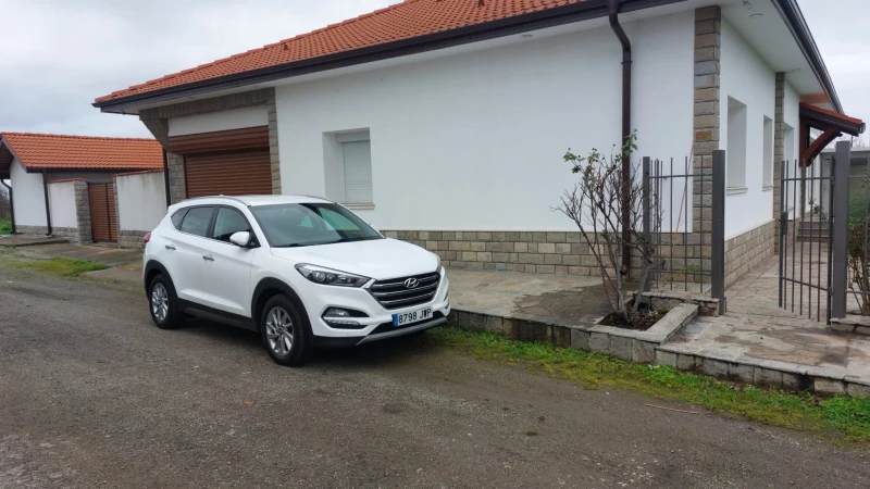 Hyundai Tucson, снимка 16 - Автомобили и джипове - 52898640