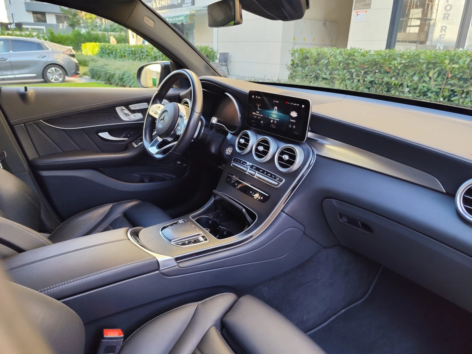 Mercedes-Benz GLC 300 4MATIC* * * AMG* * * PANORAMA* * * plug in hybrid - изображение 9