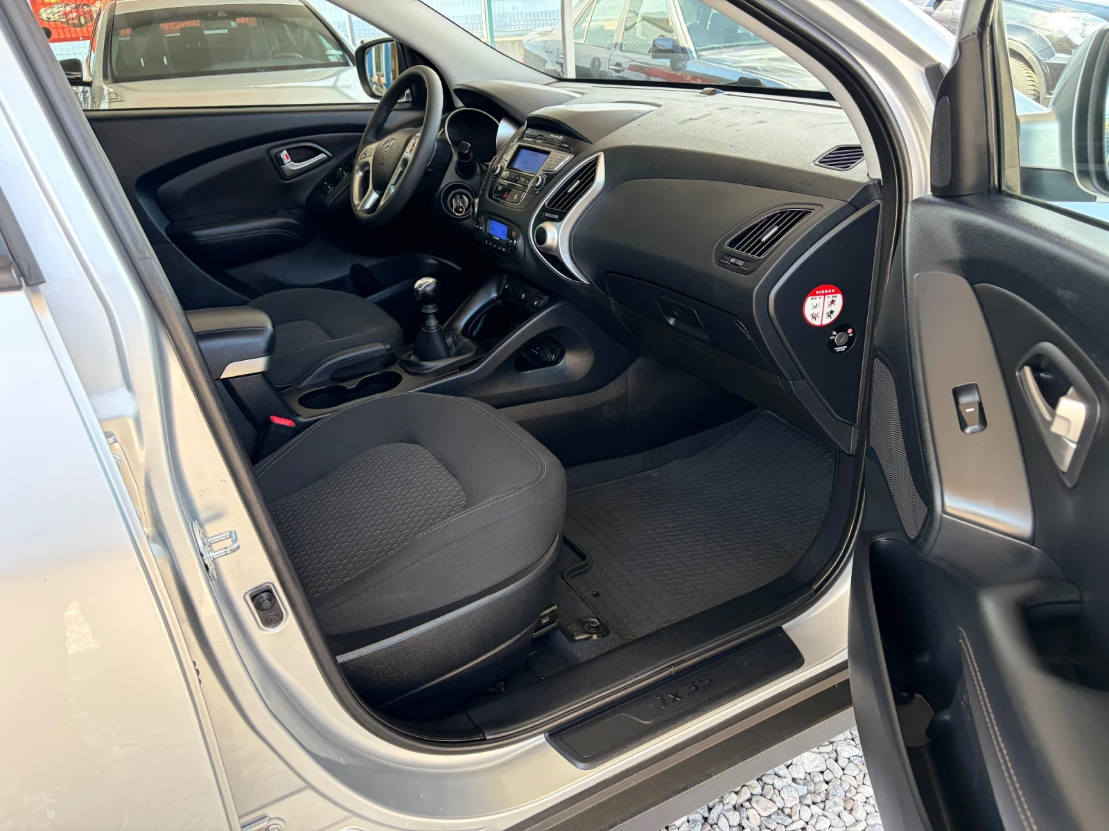 Hyundai IX35 1.6 i 135 ks, снимка 8 - Автомобили и джипове - 54294480