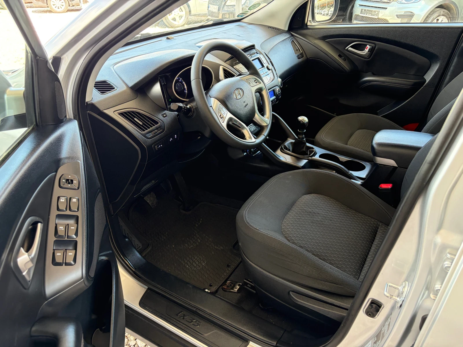 Hyundai IX35 1.6 i 135 ks, снимка 4 - Автомобили и джипове - 54294480