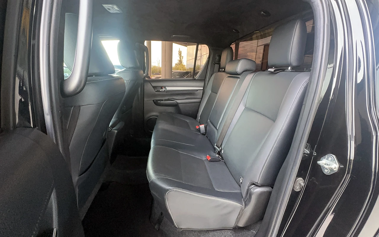 Toyota Hilux 2.8D, снимка 7 - Автомобили и джипове - 54428672