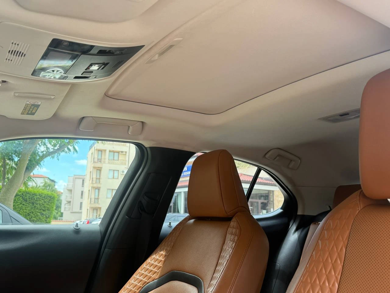 Lexus UX 200, снимка 13 - Автомобили и джипове - 54976962