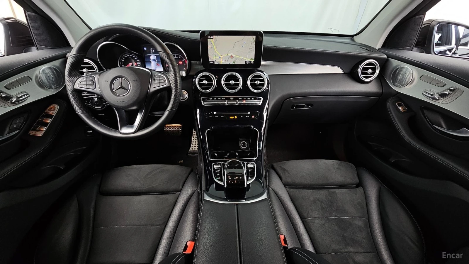 Mercedes-Benz GLC 300 4MATIC/AMG-LINE/DRIVE-ASSISTS/PANOROOF, снимка 6 - Автомобили и джипове - 55624867