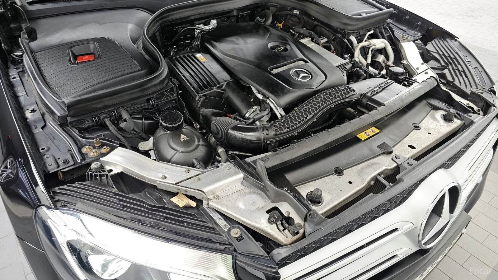 Mercedes-Benz GLC 300 4MATIC/AMG-LINE/DRIVE-ASSISTS/PANOROOF, снимка 15 - Автомобили и джипове - 55624867