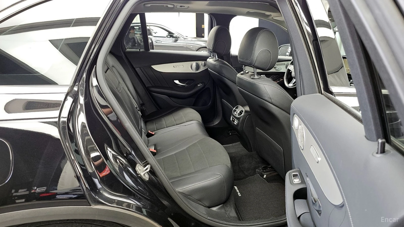 Mercedes-Benz GLC 300 4MATIC/AMG-LINE/DRIVE-ASSISTS/PANOROOF, снимка 14 - Автомобили и джипове - 55624867