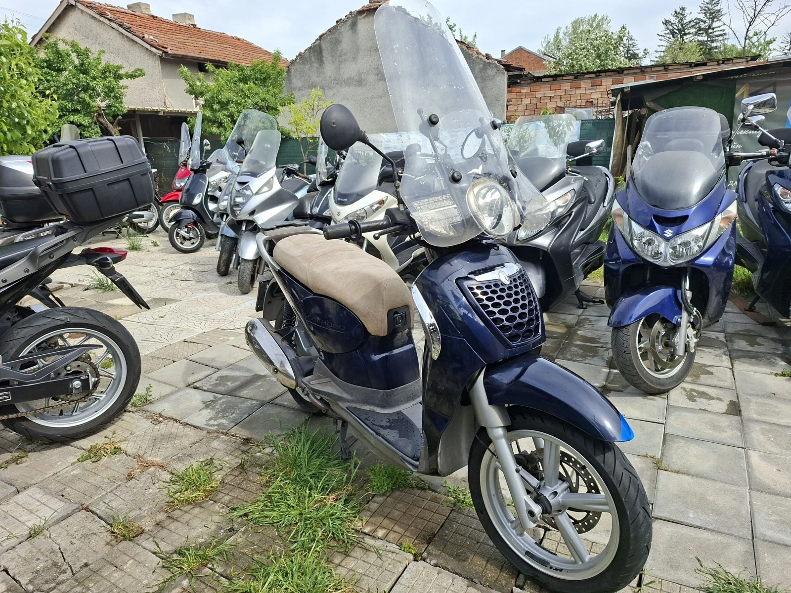 Aprilia Scarabeo 125ie става за А1 много лек пъргав и икономичен., снимка 10 - Мотоциклети и мототехника - 54771771