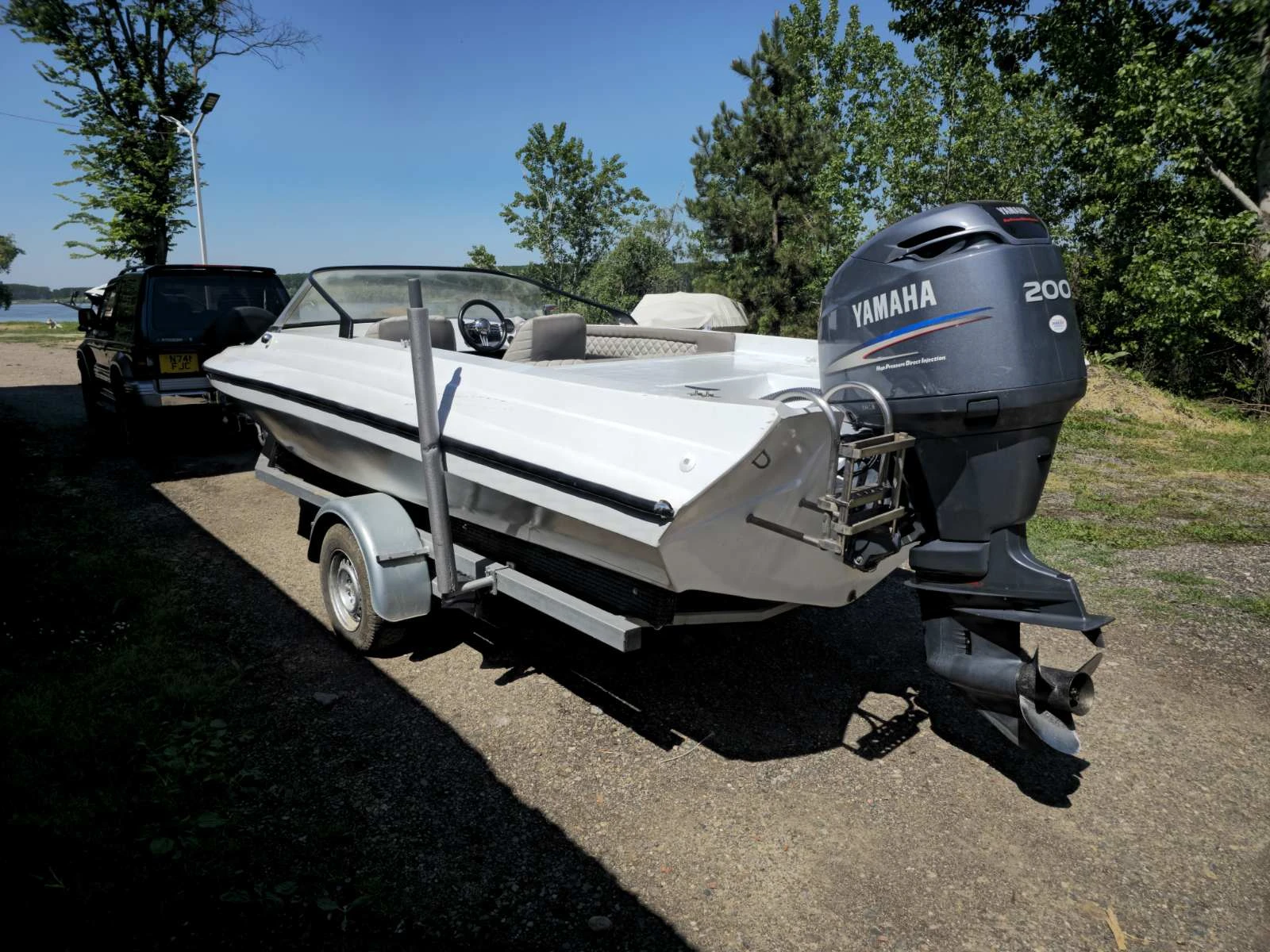 Моторна яхта Glastron CV - 21 - изображение 7