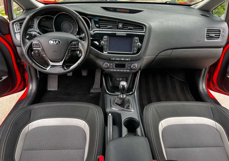 Kia Ceed CW, снимка 11 - Автомобили и джипове - 47366373