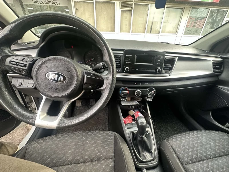 Kia Rio 1.4 i, снимка 4 - Автомобили и джипове - 48898346