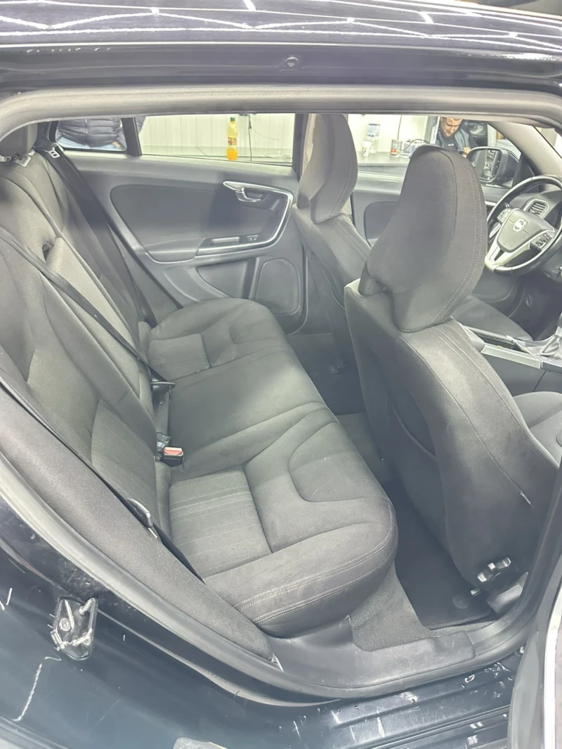 Volvo V60 1.6 D2 eDrive, снимка 8 - Автомобили и джипове - 52356765