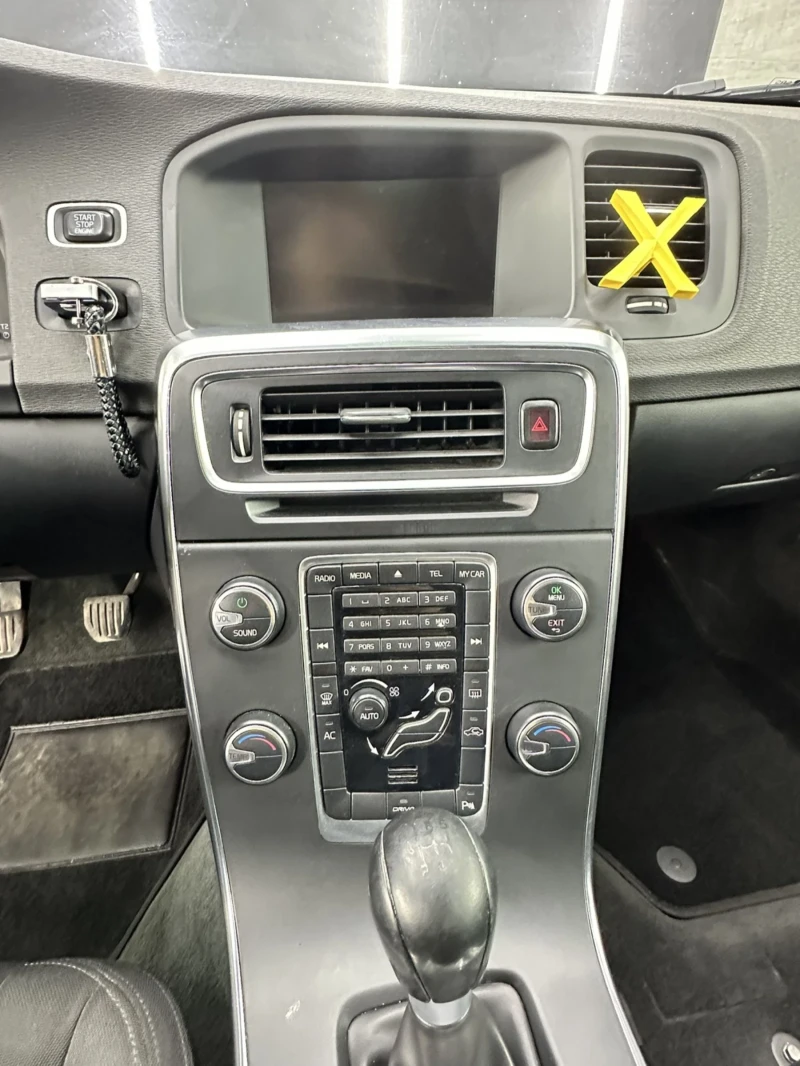 Volvo V60 1.6 D2 eDrive, снимка 7 - Автомобили и джипове - 52356765