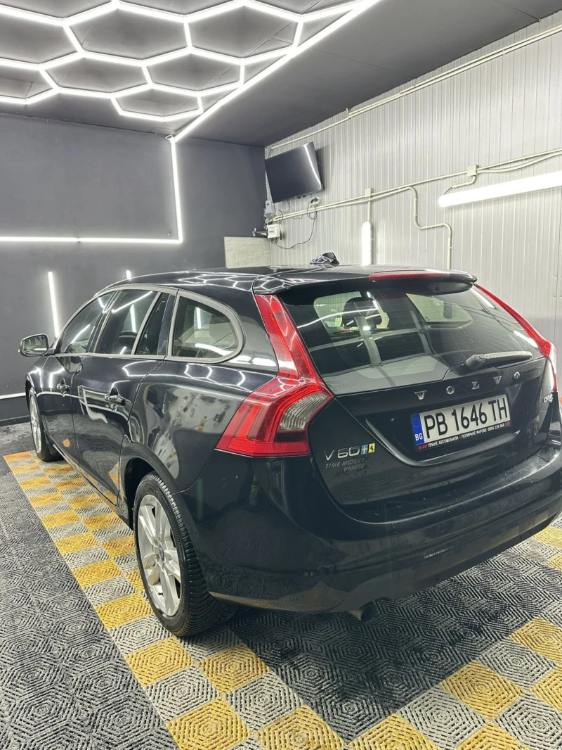 Volvo V60 1.6 D2 eDrive, снимка 2 - Автомобили и джипове - 52356765