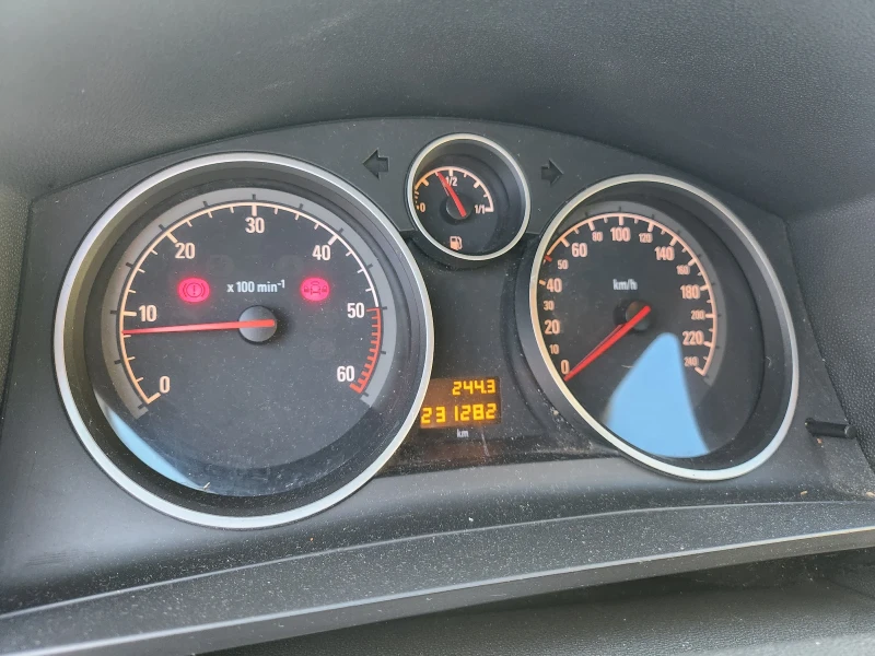 Opel Zafira Opel zafira 1.7 CDTI COSMO НОВ ВНОС, снимка 11 - Автомобили и джипове - 52597198