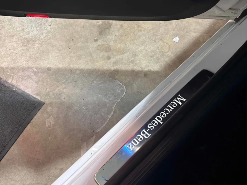 Mercedes-Benz C 300 * CARFAX * БЕЗ ПЪРВОНАЧАЛНА ВНОСКА, снимка 12 - Автомобили и джипове - 53219804